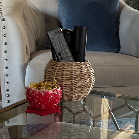 Handmade Elegant Tan Woven Basket - Picture 5 of 7